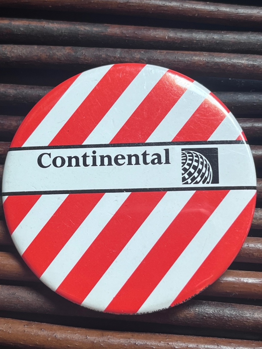 Vintage Continental Airlines Pin Button Advertising Aviation Aircraft